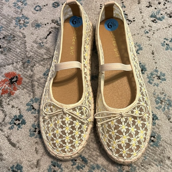 NWOT Madden Girl July Mesh Daisy Flat Size 6.5 - Picture 5 of 16